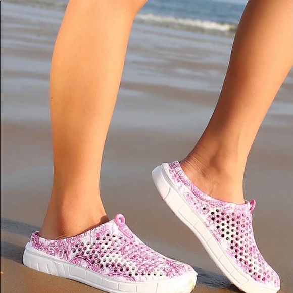 Pink Floral Vented Clog - Picture 2 of 3